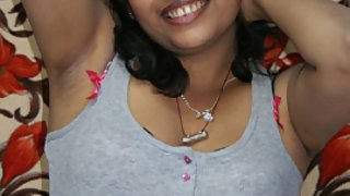 Gujarati bimbo rupali exposing her big fat belly and busty ass